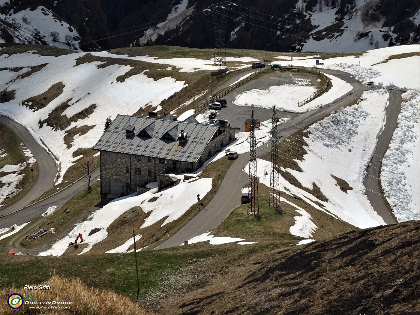 65 Zoom dall'alto sul Rif. Passo San Marco 2000 (1830 m).JPG